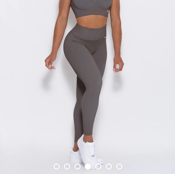 🚫SOLD🚫✨️BOMBSHELL INSPIRED SEAMLESS LEGGINGS SZ. SMALL✨️ - Picture 3 of 12